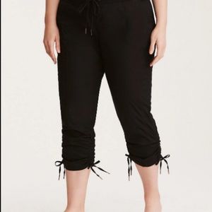 Torrid stretch poplin cropped pants